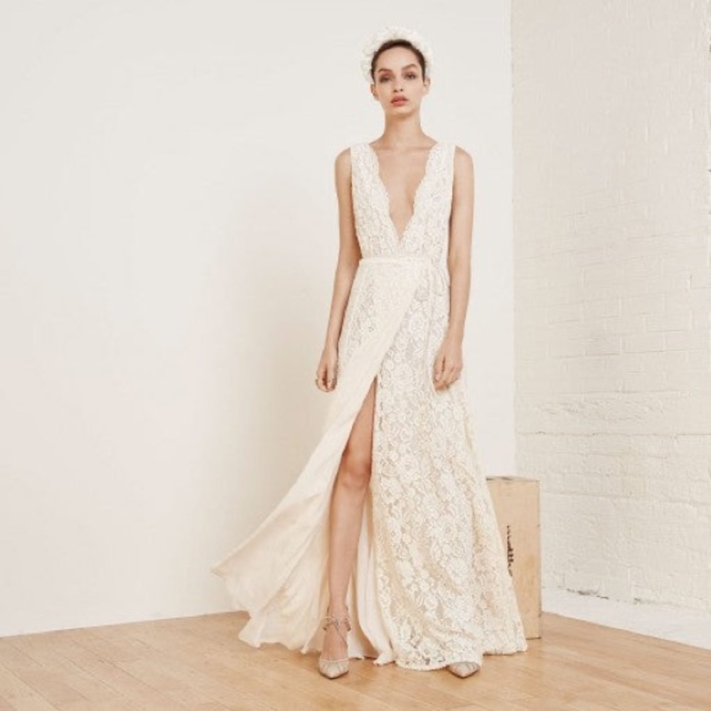 Reformation Lace V-Neck Wedding Dress Gown Size 2 (damaged)